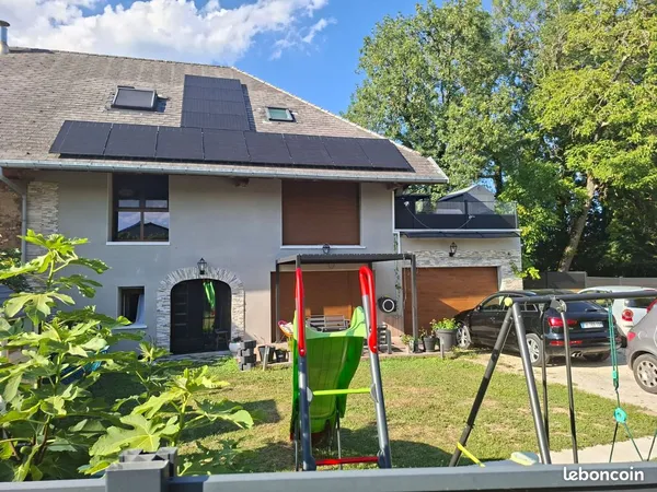 Sillingy - Maison 225m² rénovée + studio locatif