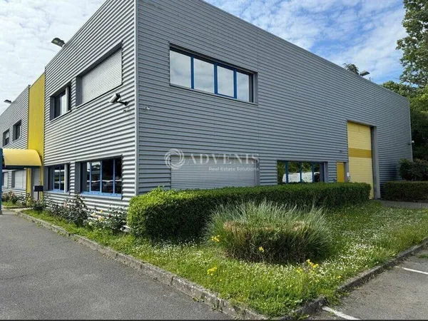 Local d'activité 937 m²