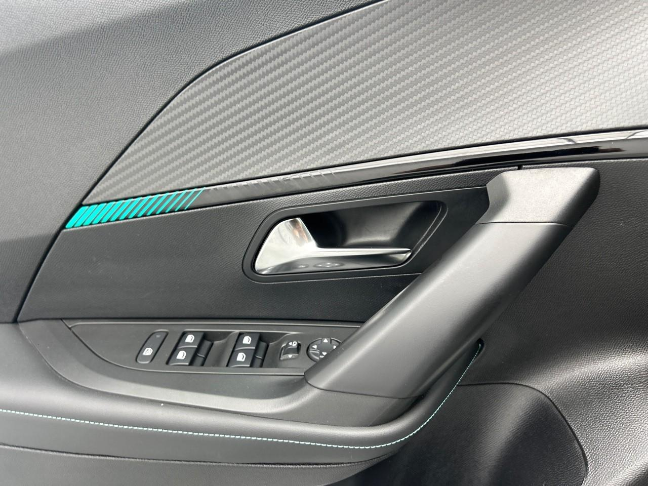 Peugeot 2008 puretech 130 s&s bvm6 allure — photo 30
