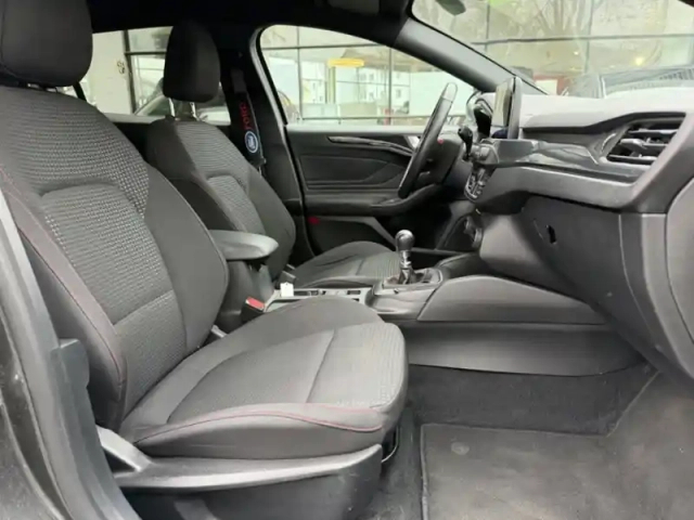Ford Focus break st-line 2.0 150 ch — photo 17