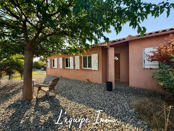 Villa T5 de plain-pied avec piscine et jardin de 1760 m2
