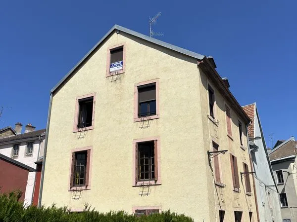 Maison de ville (170 m²) avec jardin et grange - MONTBELIARD centre