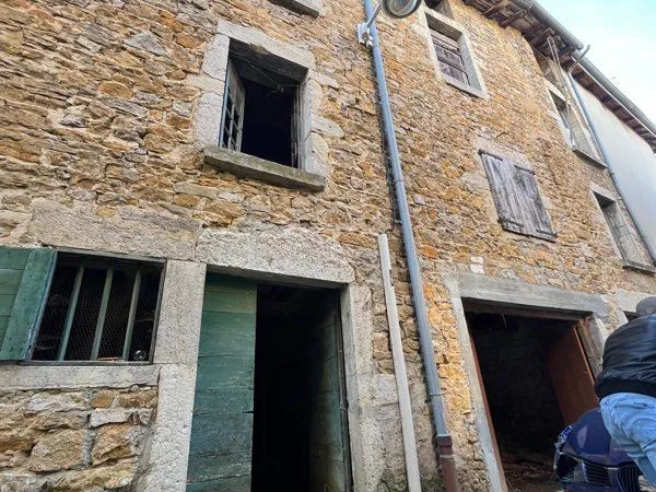 Maison en pierre à rénover - 145 m² - Permis accepté - Jujurieux