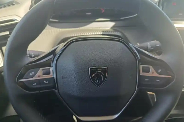 Peugeot 208 puretech 100 s&amp;s bvm6 — photo 19