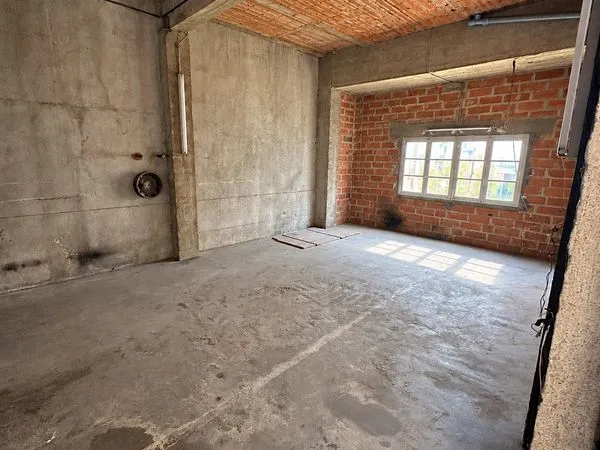 Grand garage fermé de 50 m² - centre-ville du creusot