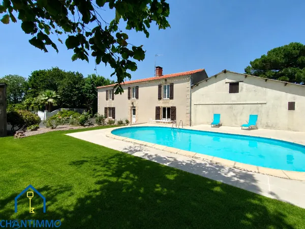 Maison vendéenne en pierres avec piscine sur parcelle de 368