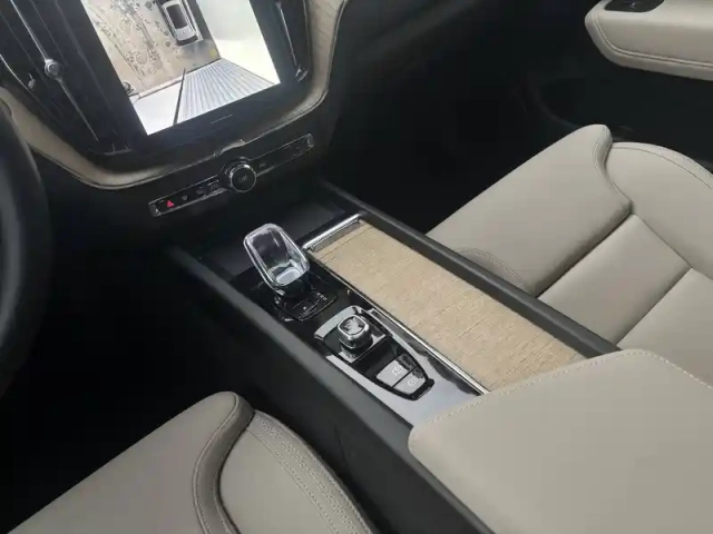 Volvo Xc60 t6 awd hybride rechargeable 253 ch+145 ch geartronic 8 — photo 6