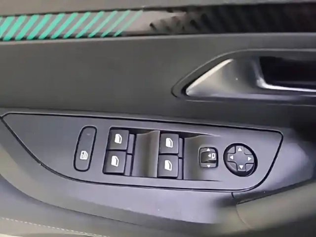 Peugeot 2008 puretech 130 s&amp;s eat8 — photo 32