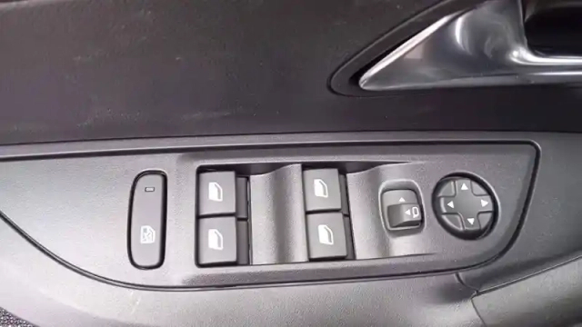 Peugeot 2008 hybrid 110 e-dcs6 — photo 19
