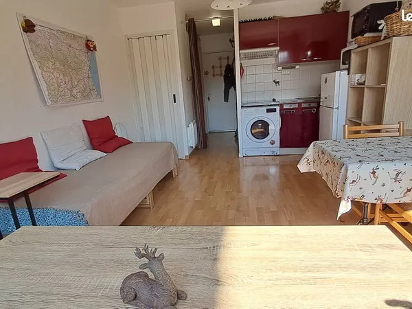 Appartement meublé et lumineux de 23m2 avec parking privé couvert