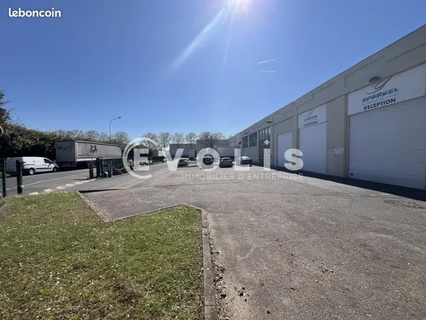 Local d'activité 1 212 m²