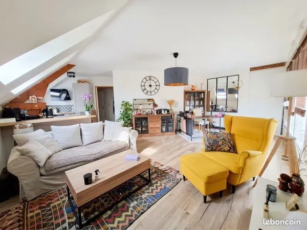 Appartement T3 avec grande terrasse exposée Sud , garage et parking