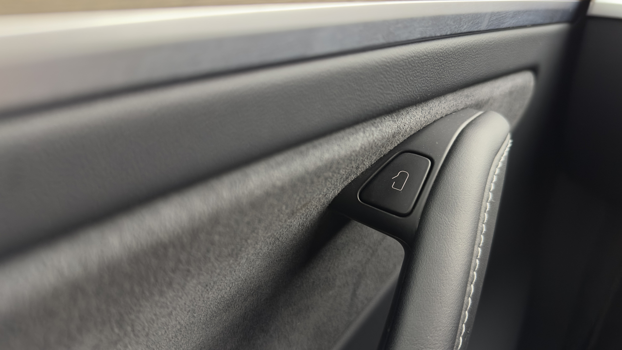 Tesla MODEL Y Long Range RWD — photo 15