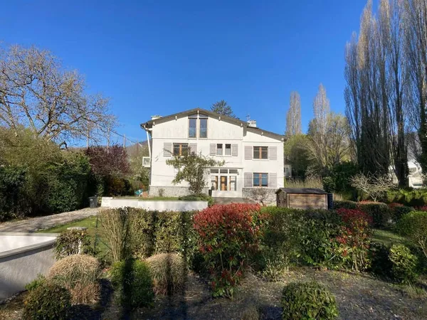 Maison 10 pièces 250 m²