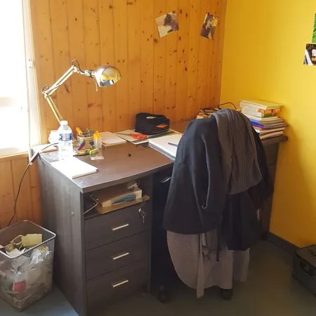 Loue chambre proche commerces