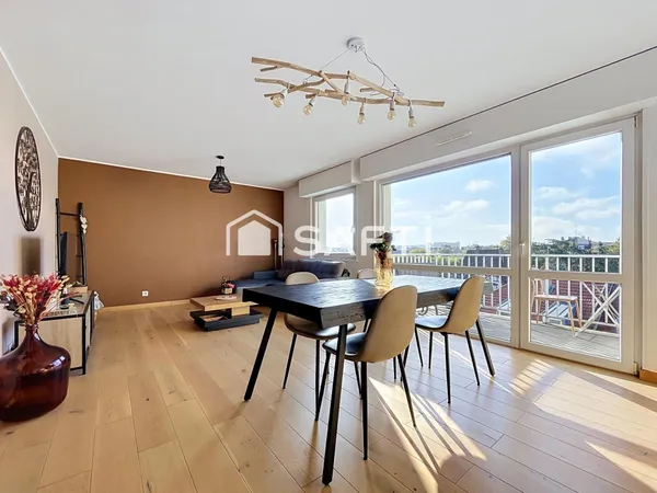 Appartement rénové, lumineux et confortable avec terrasse, cave et garage