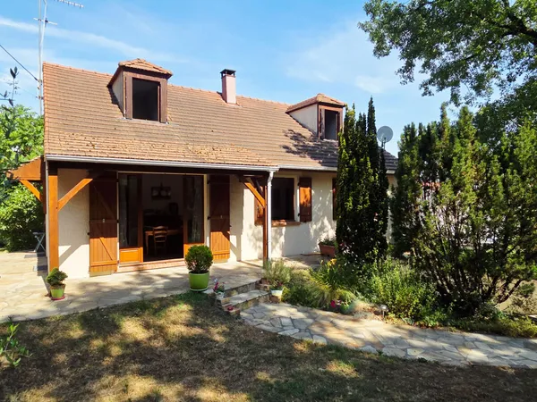 Maison avec mode de vie plain pied sur sous sol à Etampes (quartier Saint PIerre).