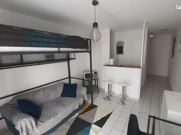 Joli studio meublé