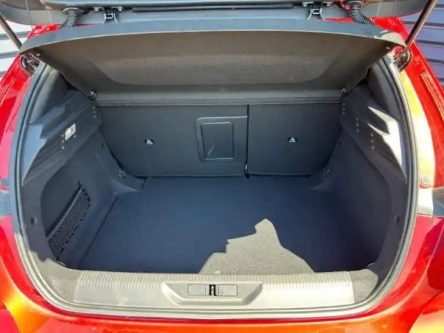Peugeot 308 1.5 bluehdi 130ch s&amp;s allure pack — photo 9