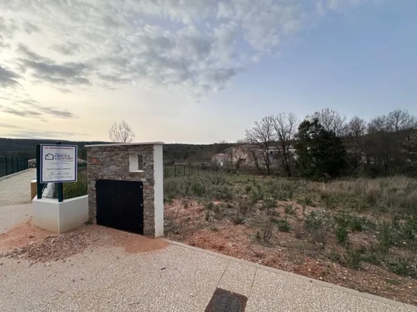 Terrain 250 m²