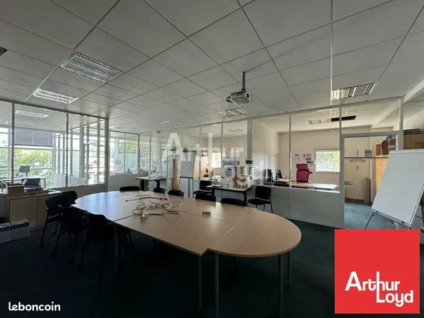 Bureaux 240 m² CHAURAY