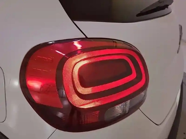 Citroën C3 puretech 110 s&amp;s eat6 — photo 17