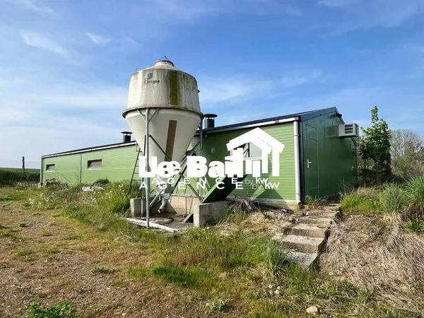A vendre hangar agricole avec maison d'habitation