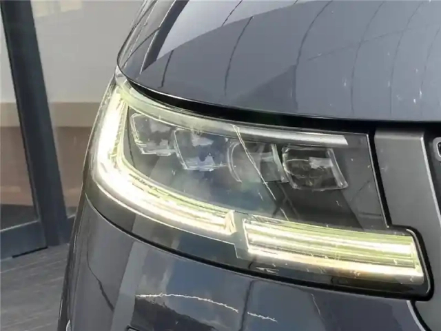Land Rover Range Rover p460e awd 3.0l i6 phev — photo 10