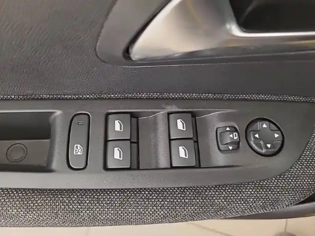 Peugeot 208 puretech 75 s&amp;s bvm5 — photo 27