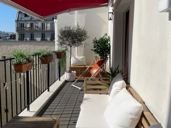 Appartement rénové avec terrasse - LEVALLOIS-PERRET