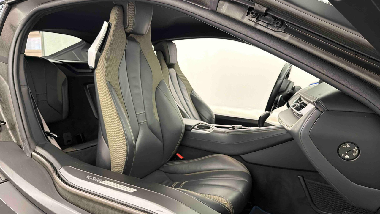 BMW i8 362 ch — photo 13