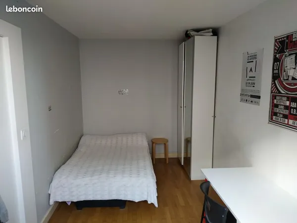 Loue 1 chambre meublée dans coloc 3 personnes avenue Debourg proche métro - 490 charges comprises