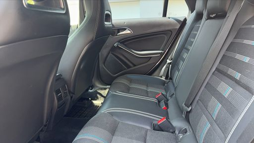 Mercedes Classe CLA 180 122 7G-Tronic - Fascination – 2018 – 74637 km – Essence – Boîte Automatique — photo 17