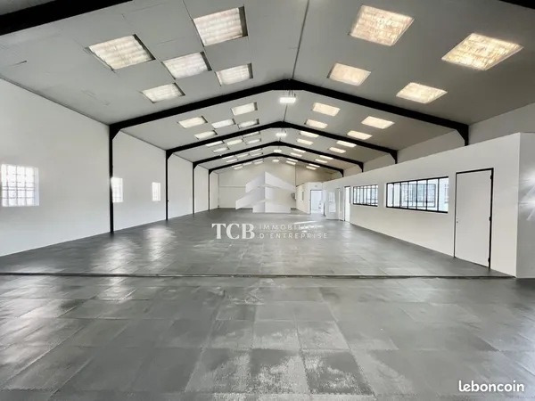 Local 600 m² Saint-Herblain
