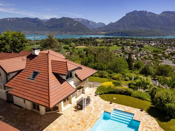 EXCLUSIVITÉ BARNES ANNECY | PROPRIÉTÉ FAMILIALE D'EXCEPTION - 9 PIÈCES - VUE PANORAMIQUE LAC & MONTA