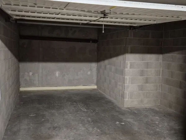 Box fermé de 17,3 m² en sous-sol sécurisé - Quartier des Poteries