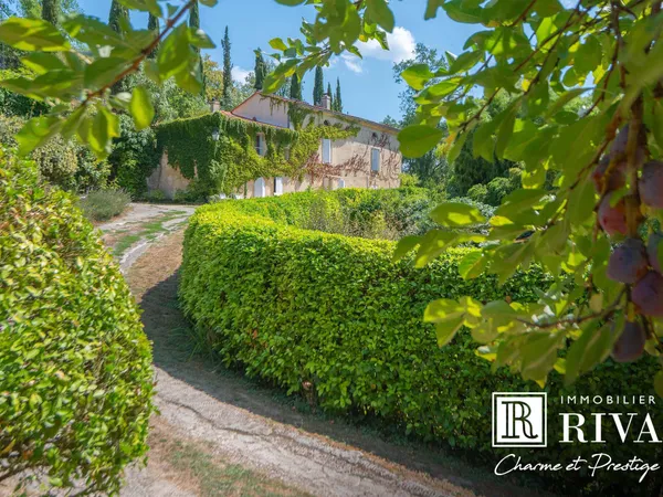 MAISON DE CAMPAGNE EN PIERRE 217 M2 PROPRIÉTÉ DE 1,52 HA