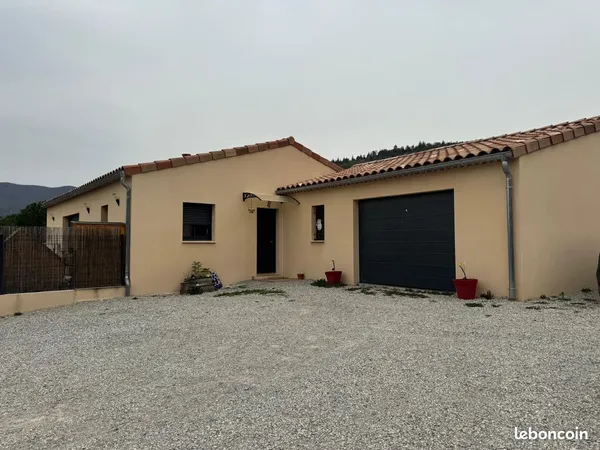 Maison moderne / Villa grand garage, jardin
