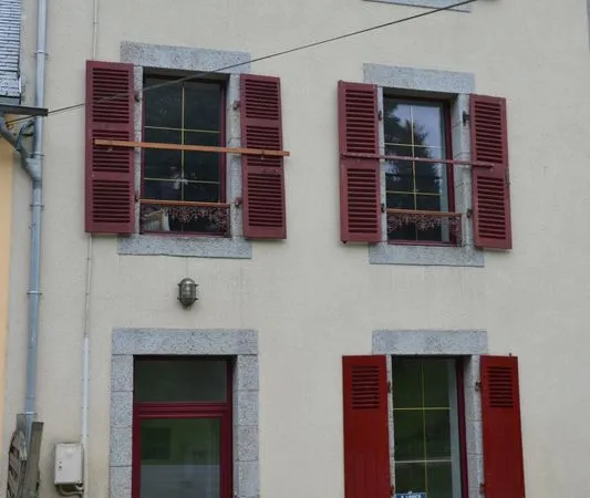 Maison le long du canal à Spézet