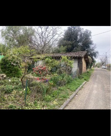 🏡 Terrain constructible avec garage et puits au coeur du village de Cox