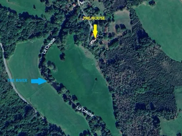 MAISON EN PIERRES NON MITOYENNE A RENOVER - au bout d'une impasse d'1 km - tranquillité absolue - ac