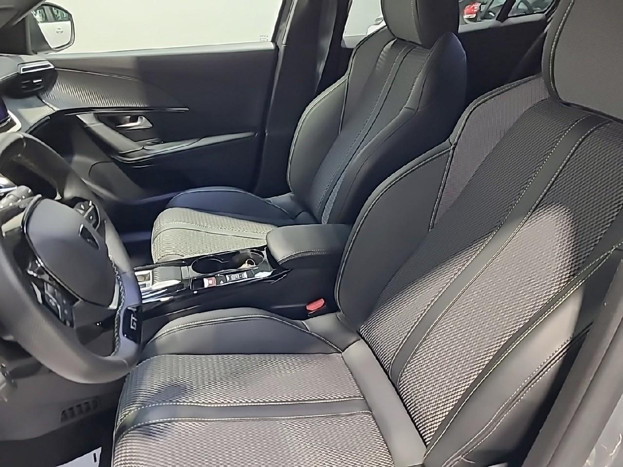 Peugeot 2008 electrique 156 ch 54 kwh gt — photo 10