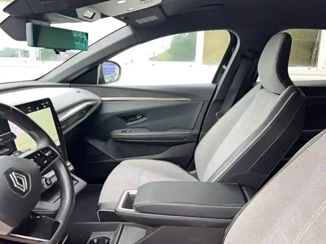 Renault Megane e-tech ev60 220 ch super charge — photo 23