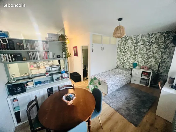 Studio 25 m2 rénové secteur gare sablon