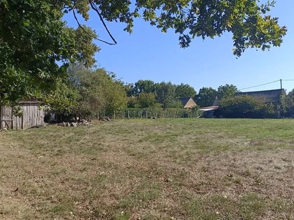 Terrain 1077 m²