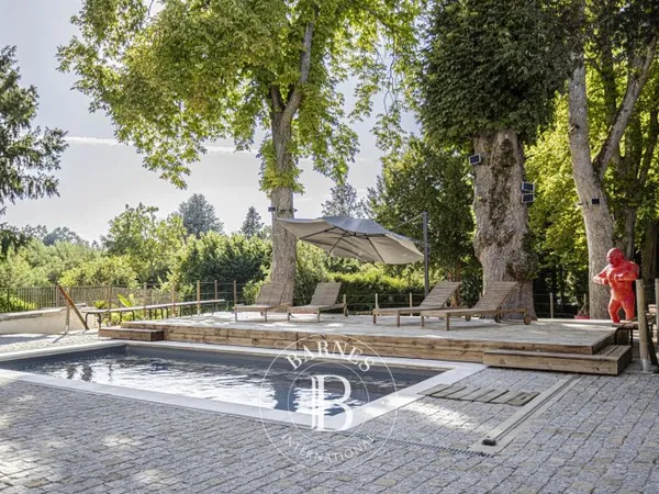 SAINT-AY - DEMEURE DE PRESTIGE, 10 CHAMBRES, PISCINE ET CHAMBRES D'HÔTES