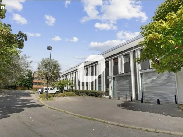 Local bureaux 1 048 m²