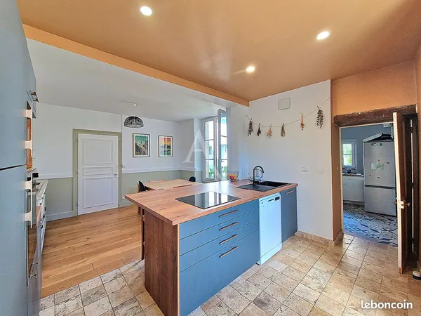 Maison 8 pièces 216 m²