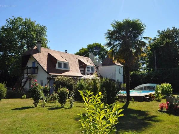 Maison 9 pièces 196 m²