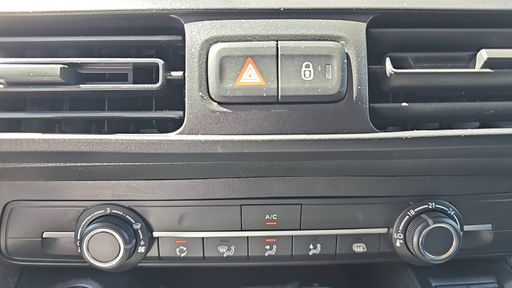Peugeot Partner 1.2 PureTech 110 - Pack Asphalt – 2023 – 16224 km – Essence – Boîte Manuelle — photo 10